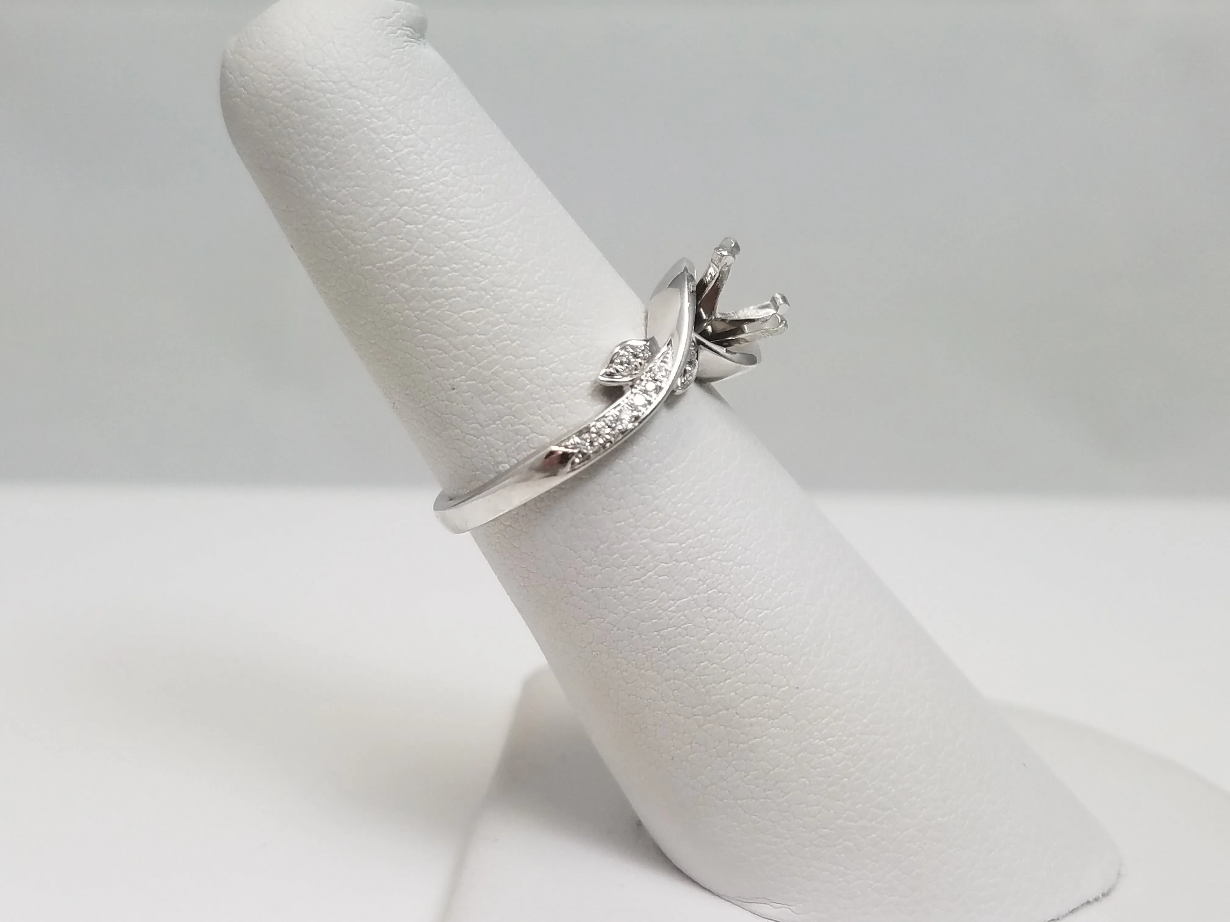 14k White Gold Diamond Accented Ring Mount