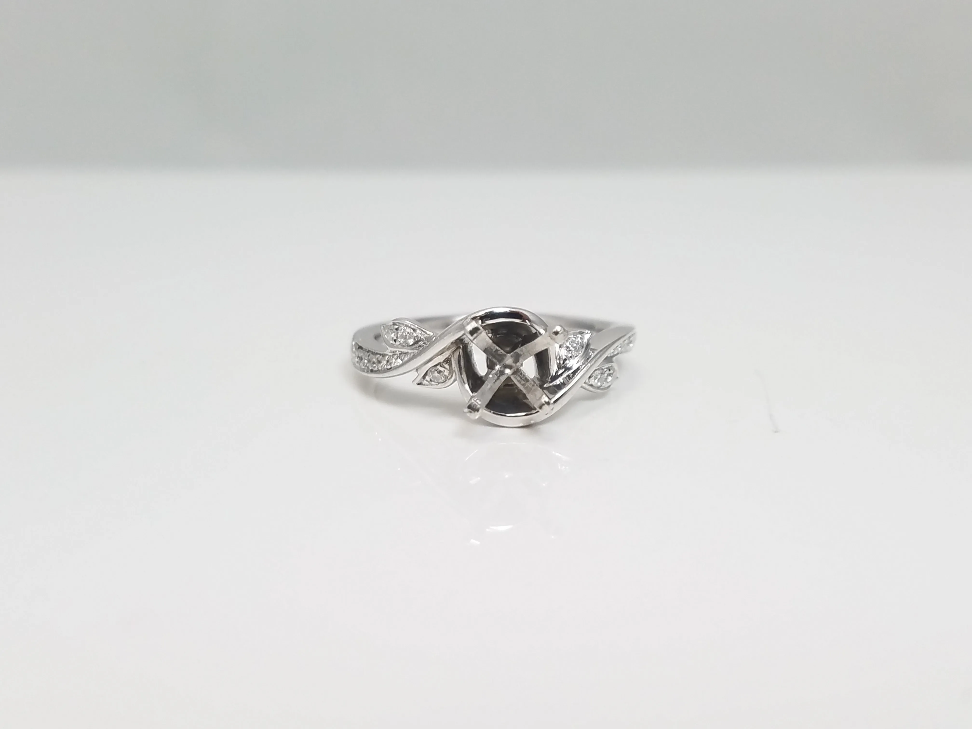 14k White Gold Diamond Accented Ring Mount