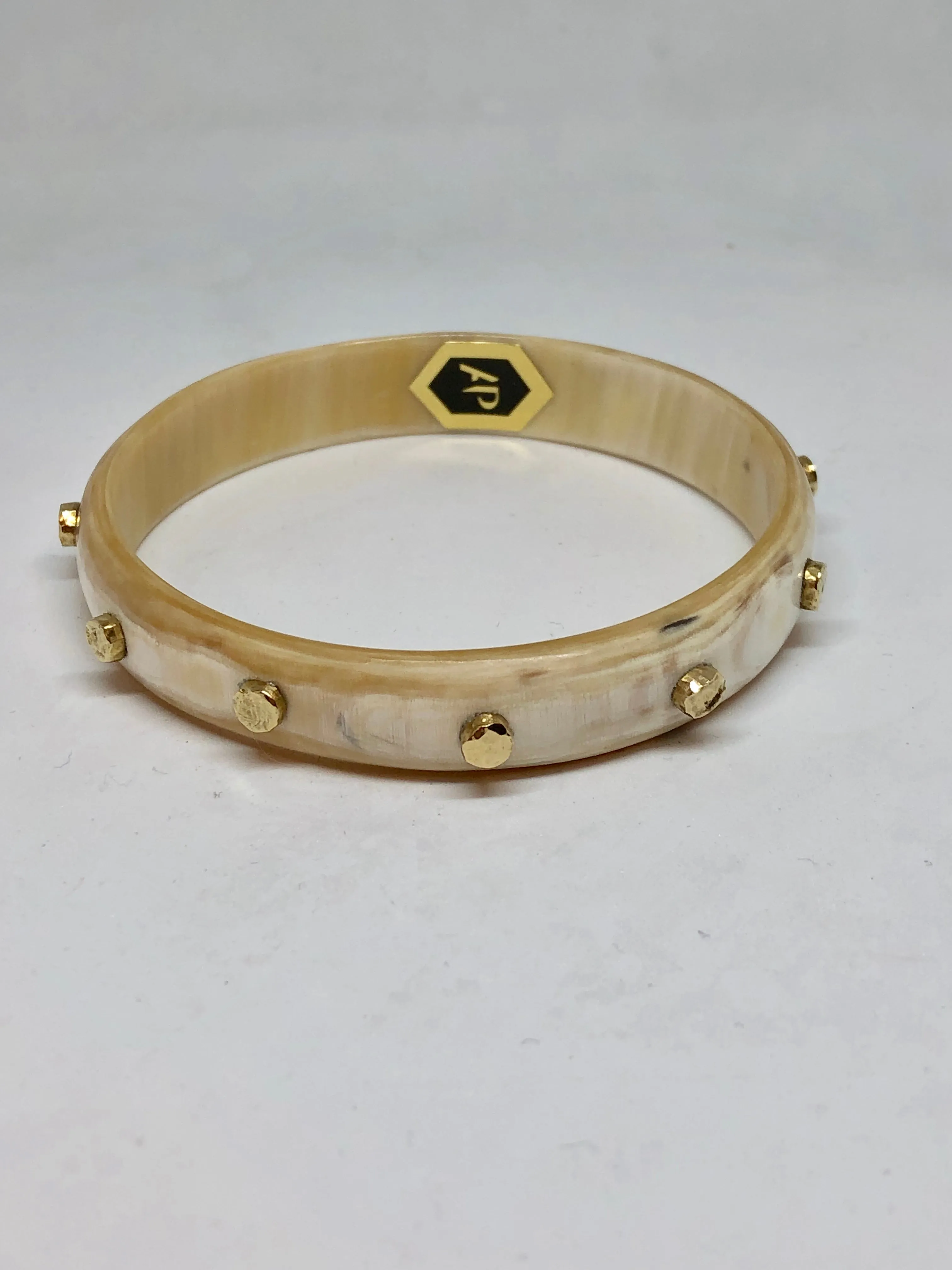 Ashley Pittman Afya Bangle in Light Horn