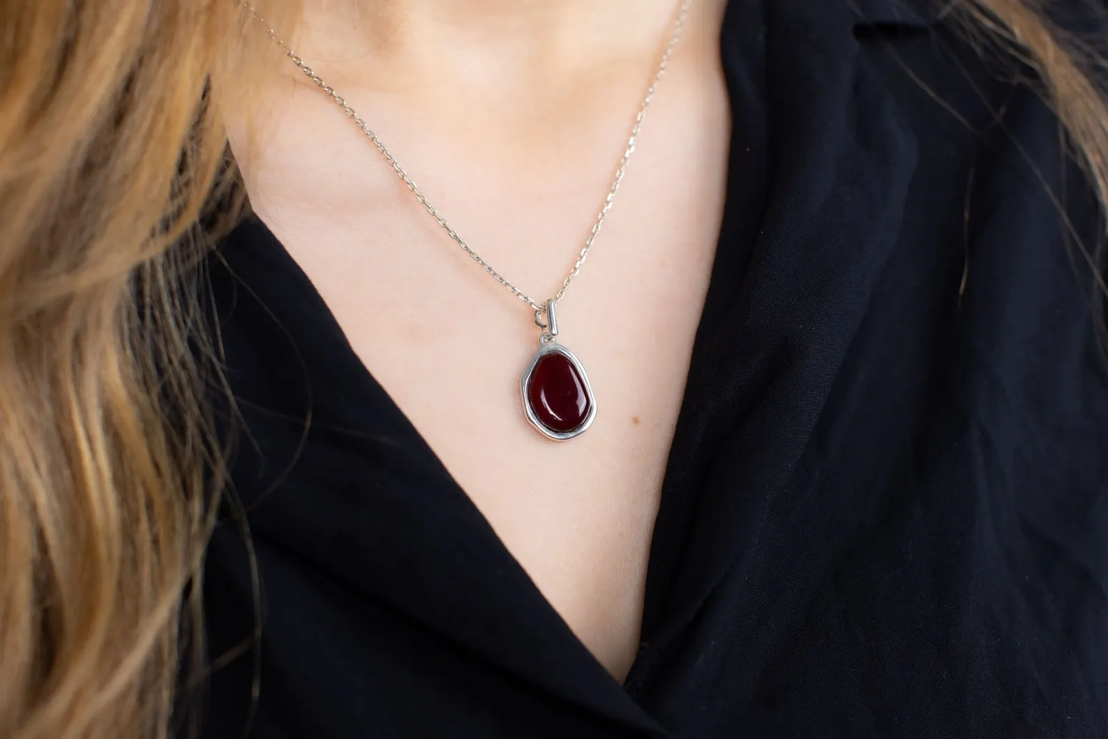 Cherry Amber ELEMENT Pendant Necklace - Elegant Baltic Beauty