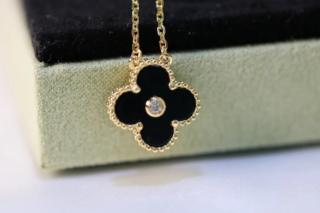 CLOVER NECKLACE GOLD DIAMOND ONYX