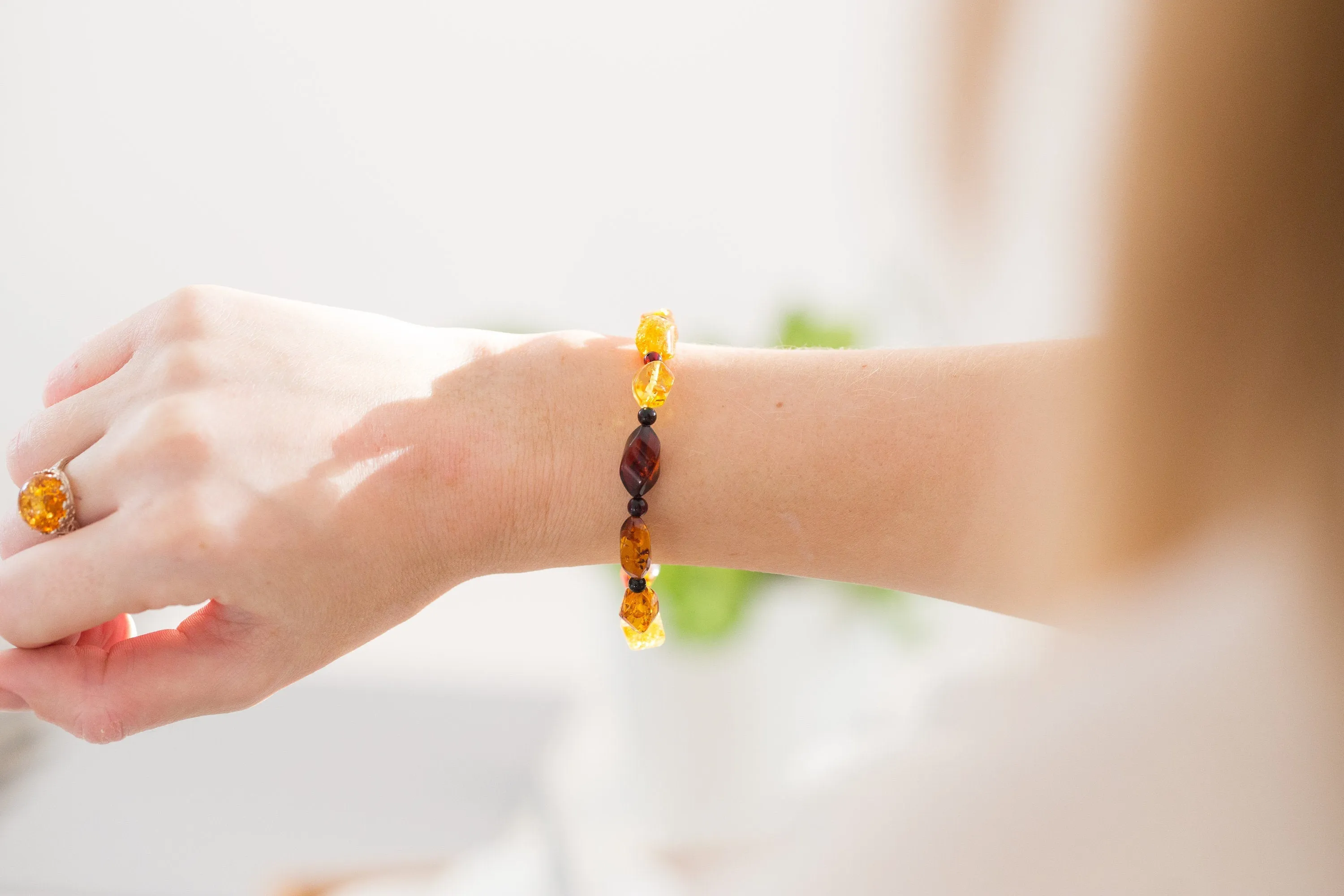 Elegant Multicolour Faceted Amber Bead Bracelet