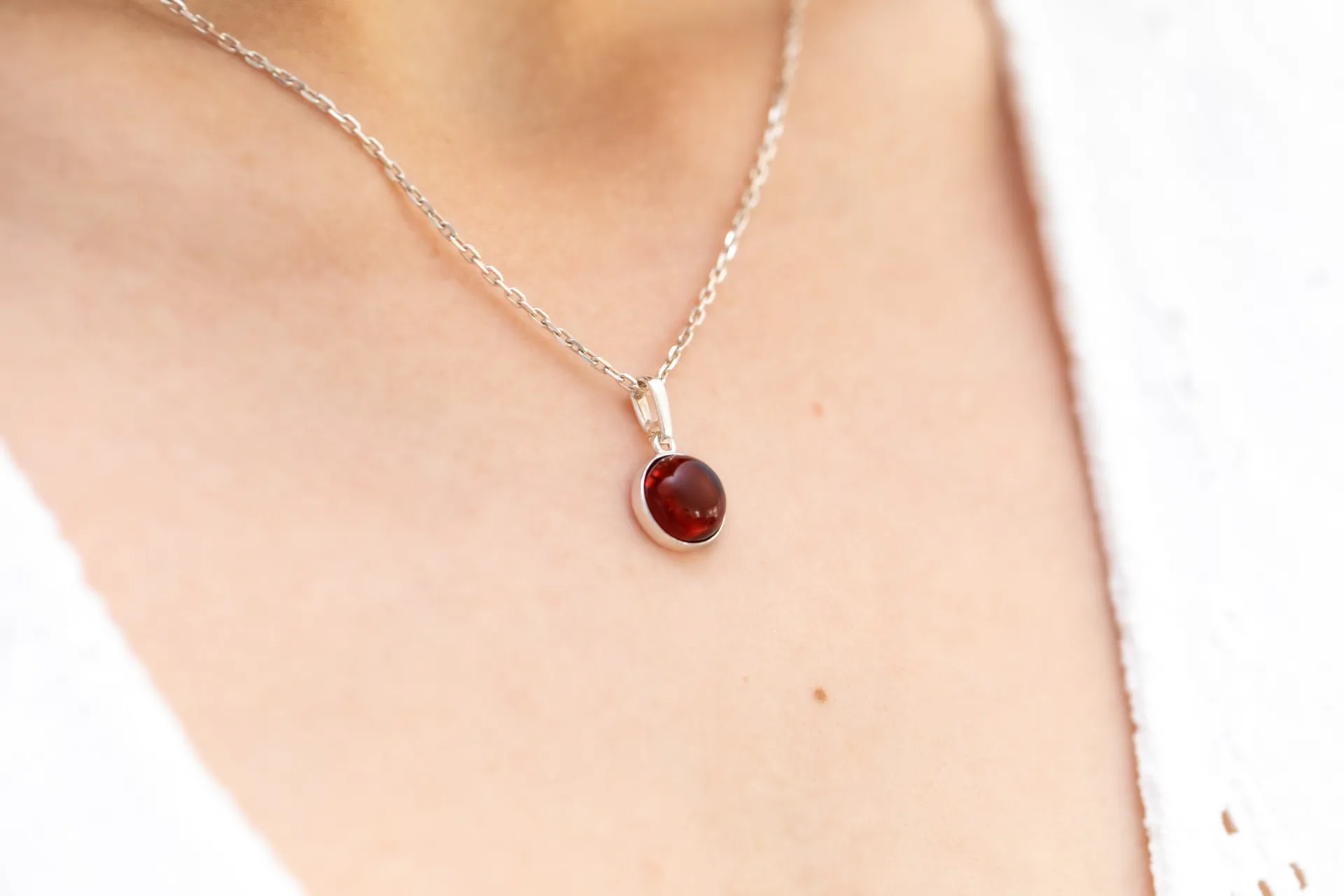 ESSENTIALS Mini Cherry Amber Pendant