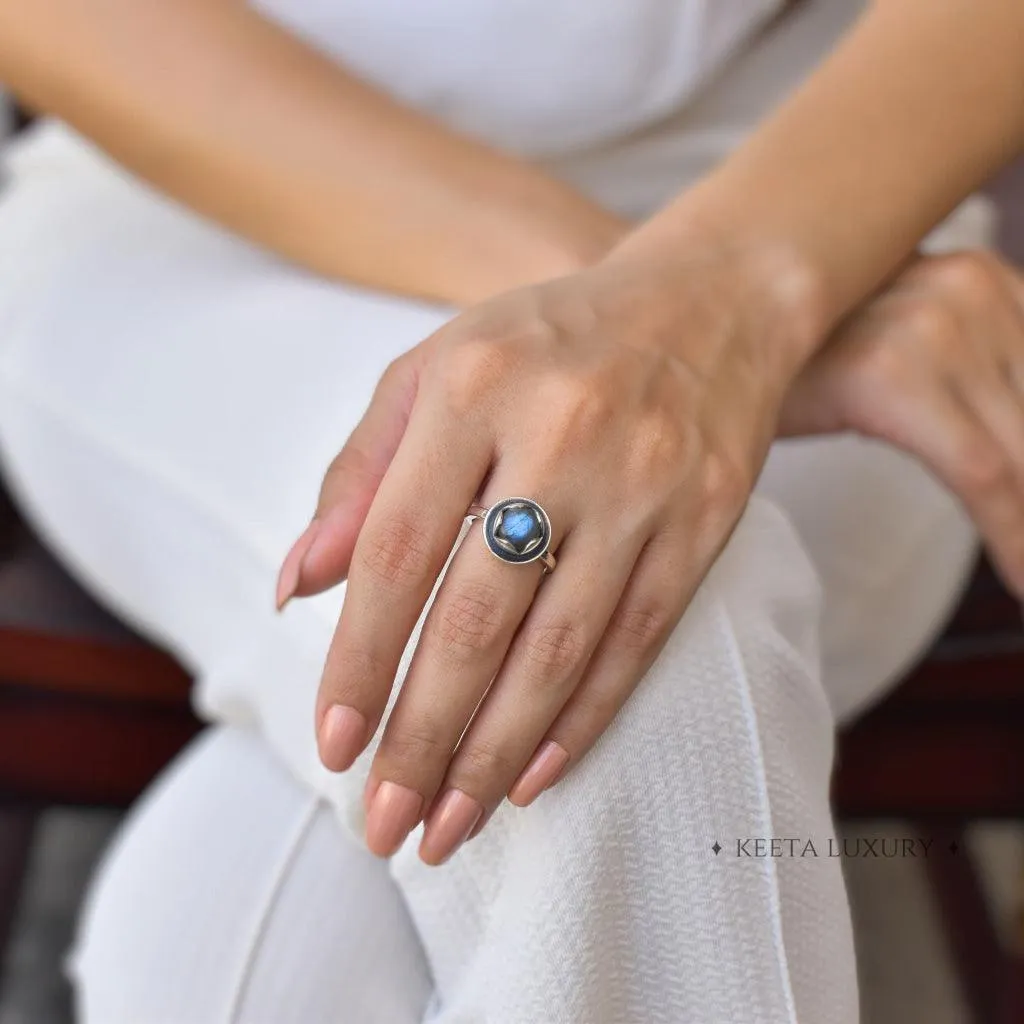 Lotus Dream - Labradorite Ring