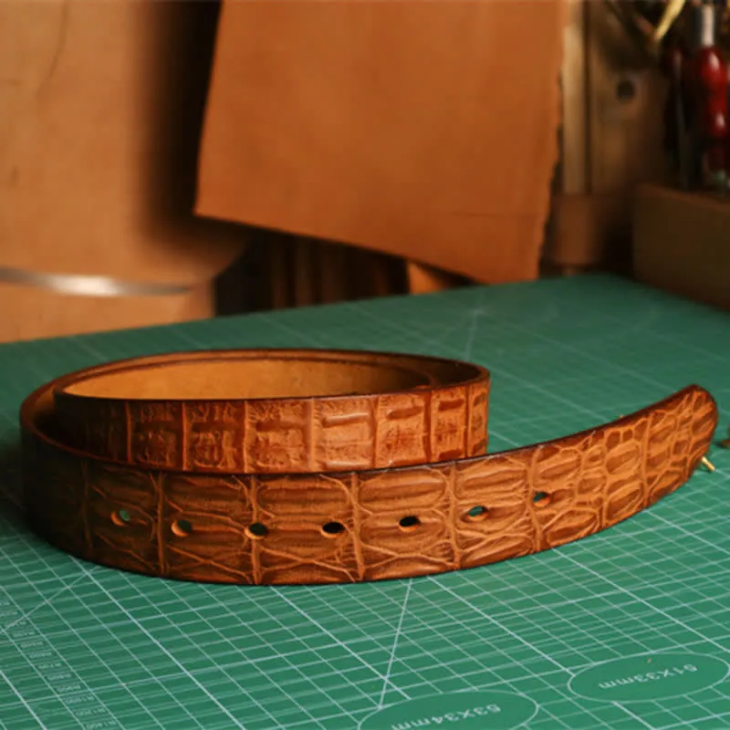 Men's Embossed Crocodile Skin Pattern Leather Belt