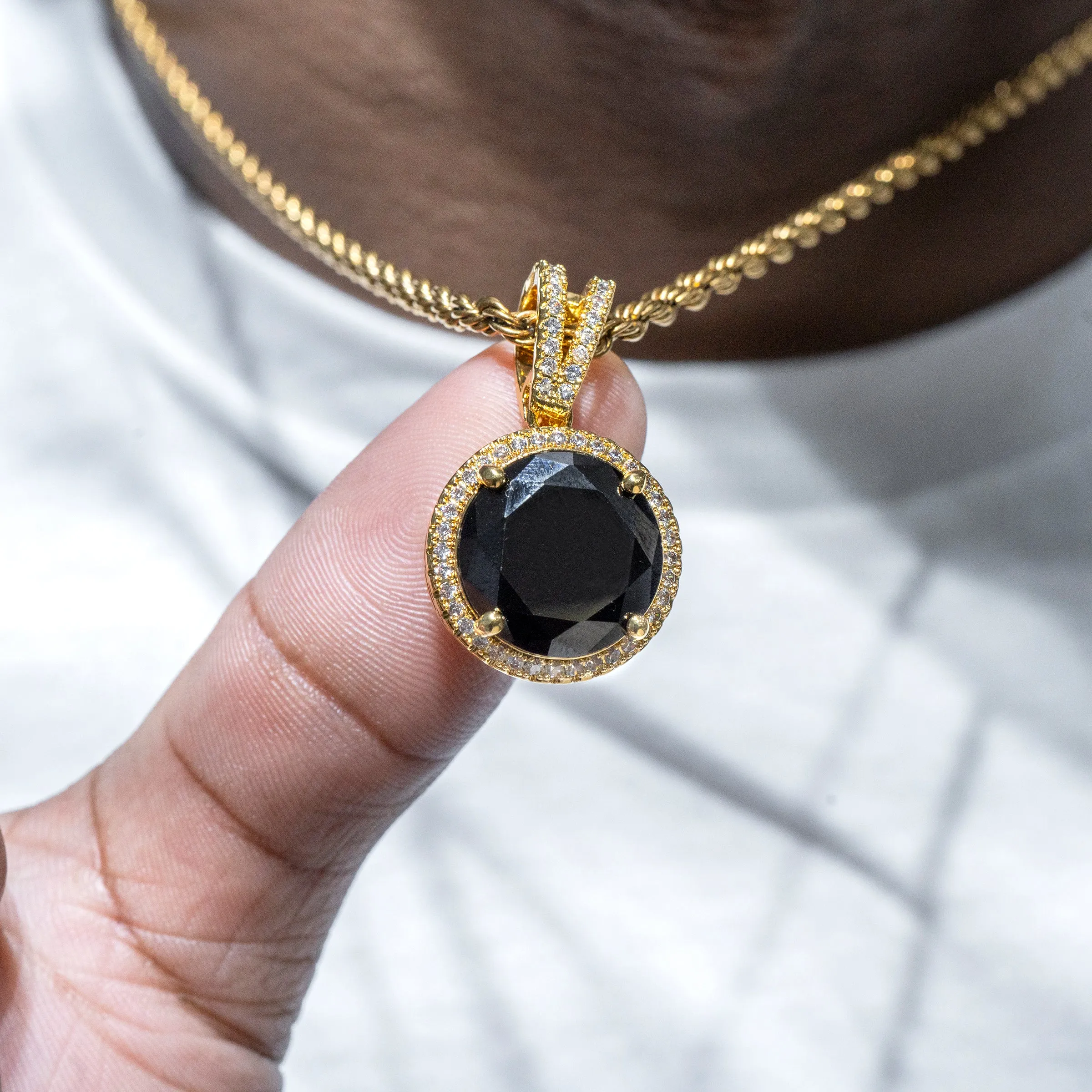 Mens Gold Circle Onyx Necklace | Appx. 17 Grams