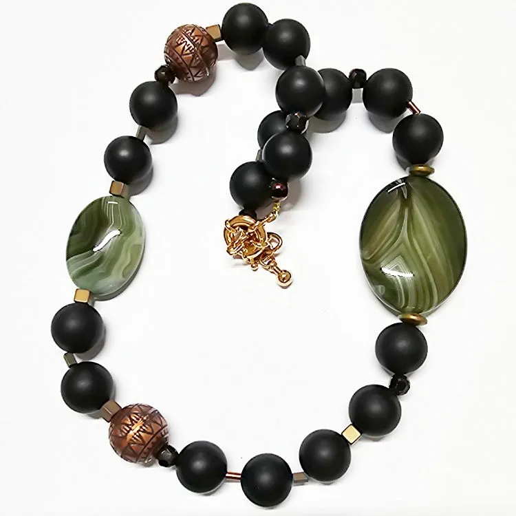 ONYX AND AGATE NECKLACE