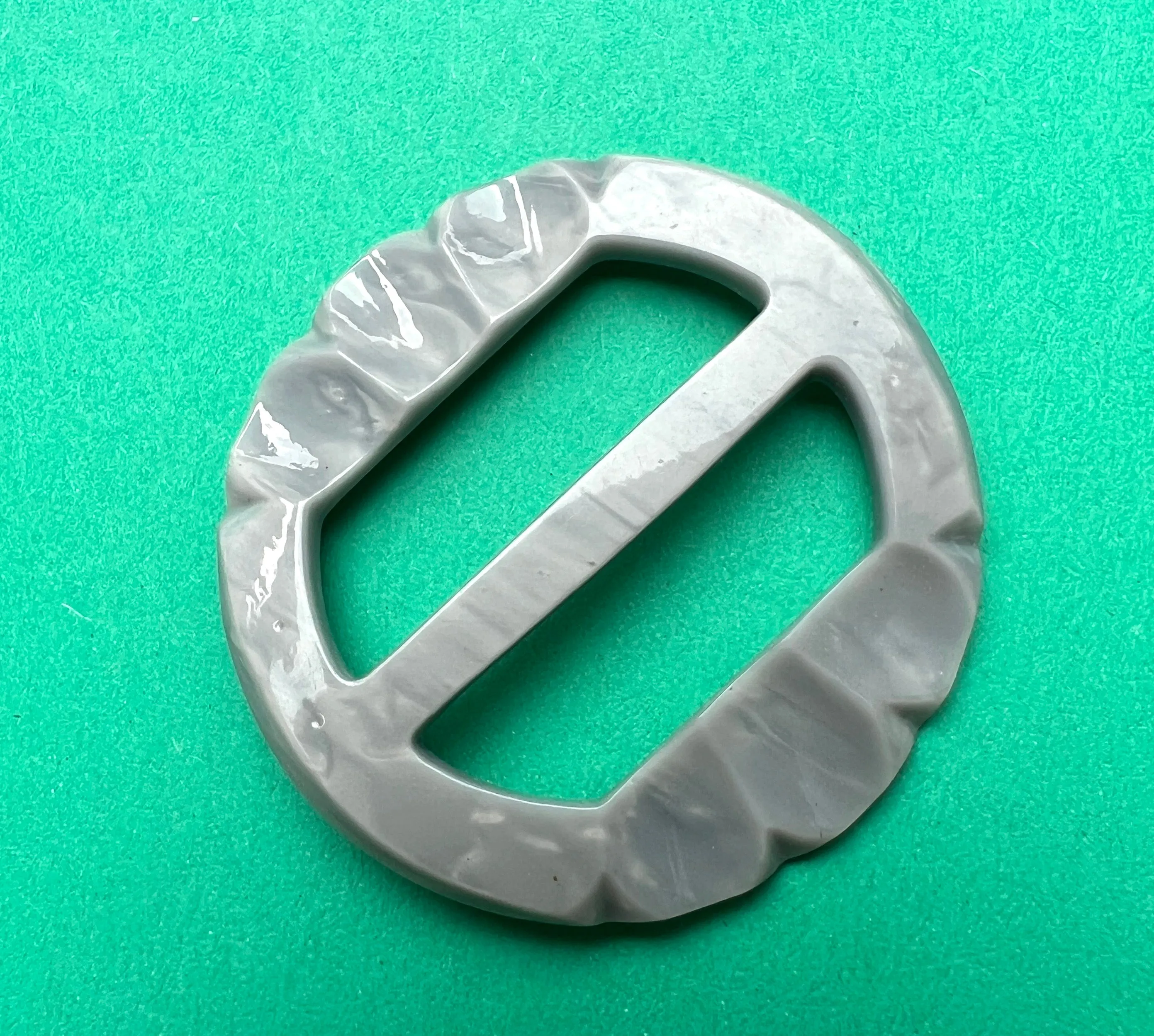 Platinum or Light Grey  1940s Round 4cm Buckle for 3cm Belt.