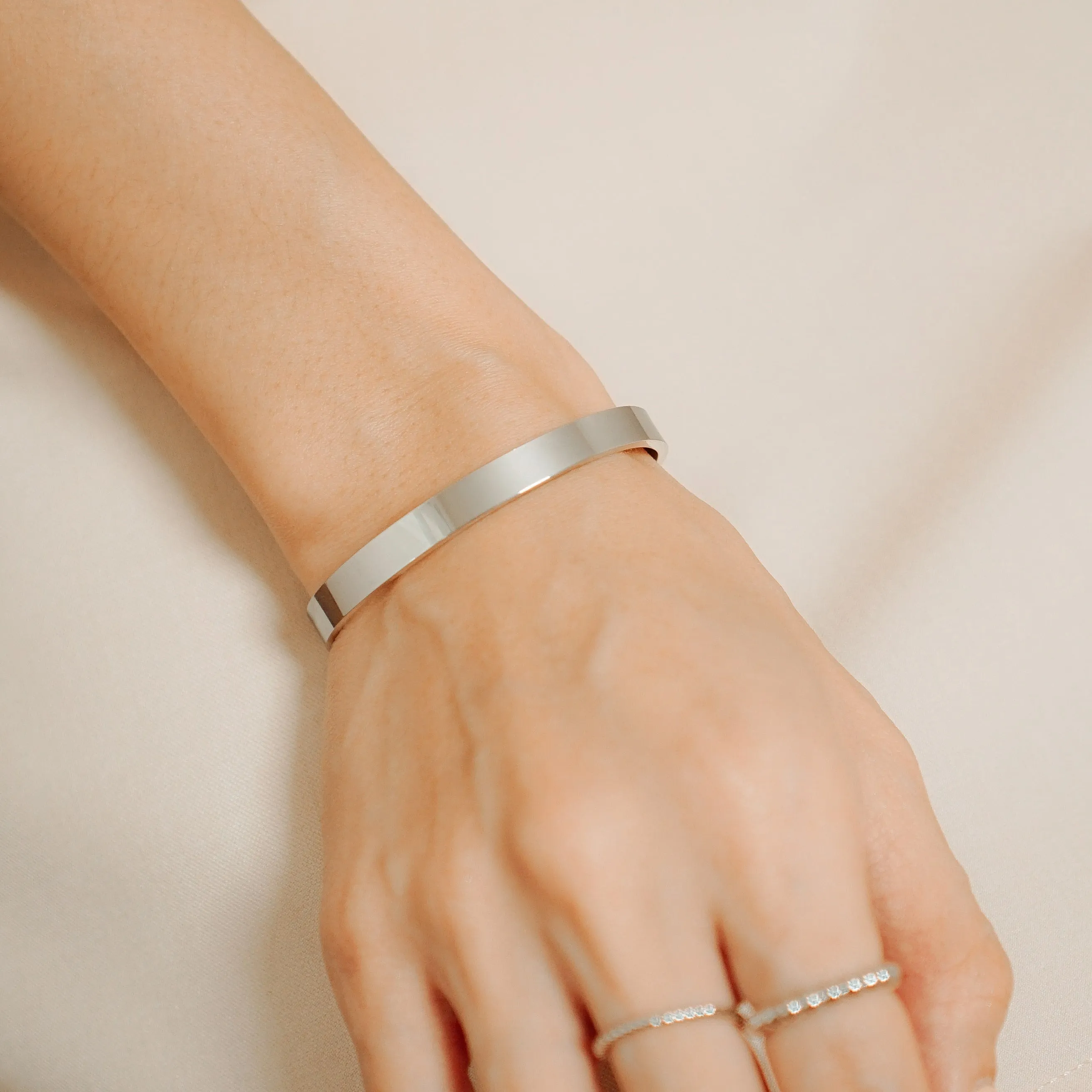 Signature Classic Bangle