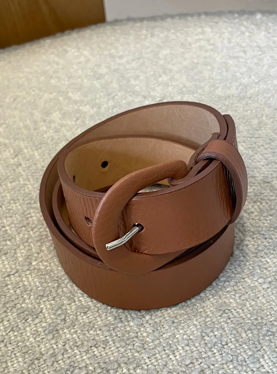 The Jaina Leather Belt by FRNCH - Camel