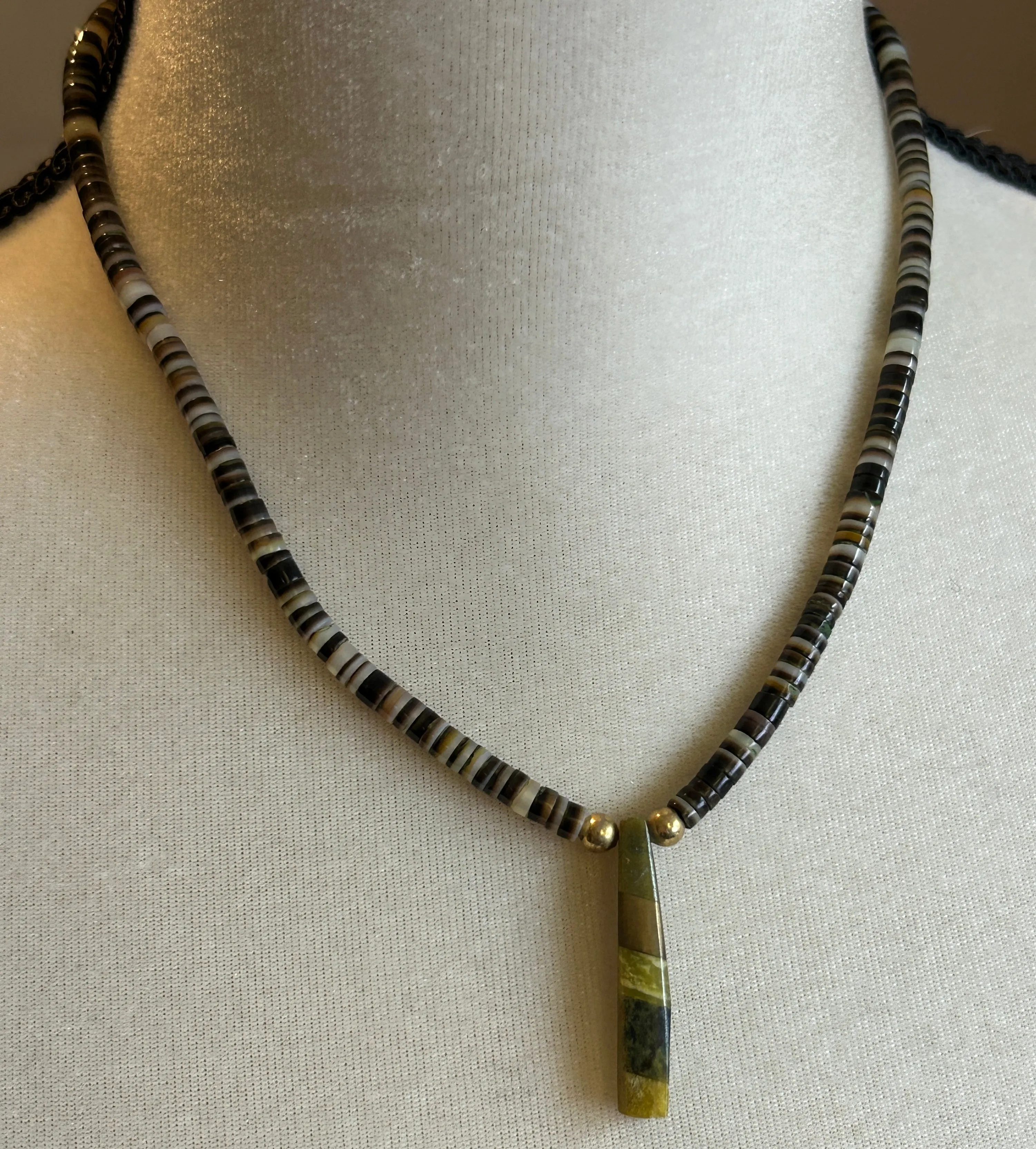 Vintage Heishi Shell Agate Onyx Pendant Bead Necklace