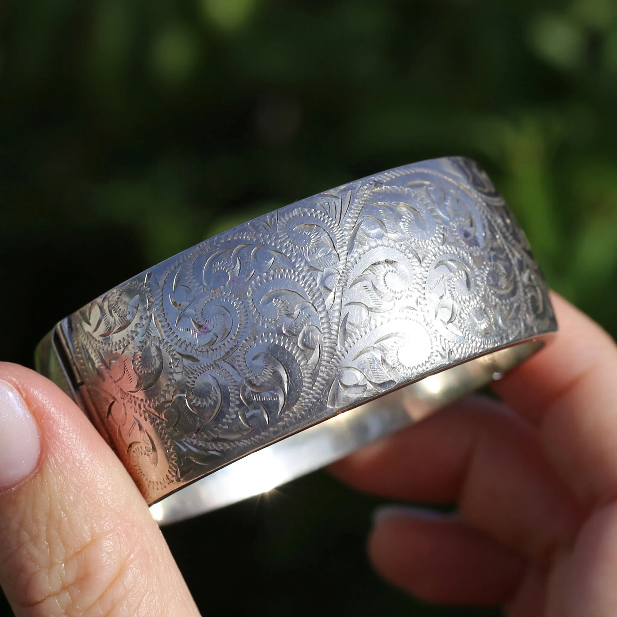 Vintage Hinged New Zealand Engraved Silver Hollow Bangle, Leaf or Fern Design, 25.75mm, 39.5g