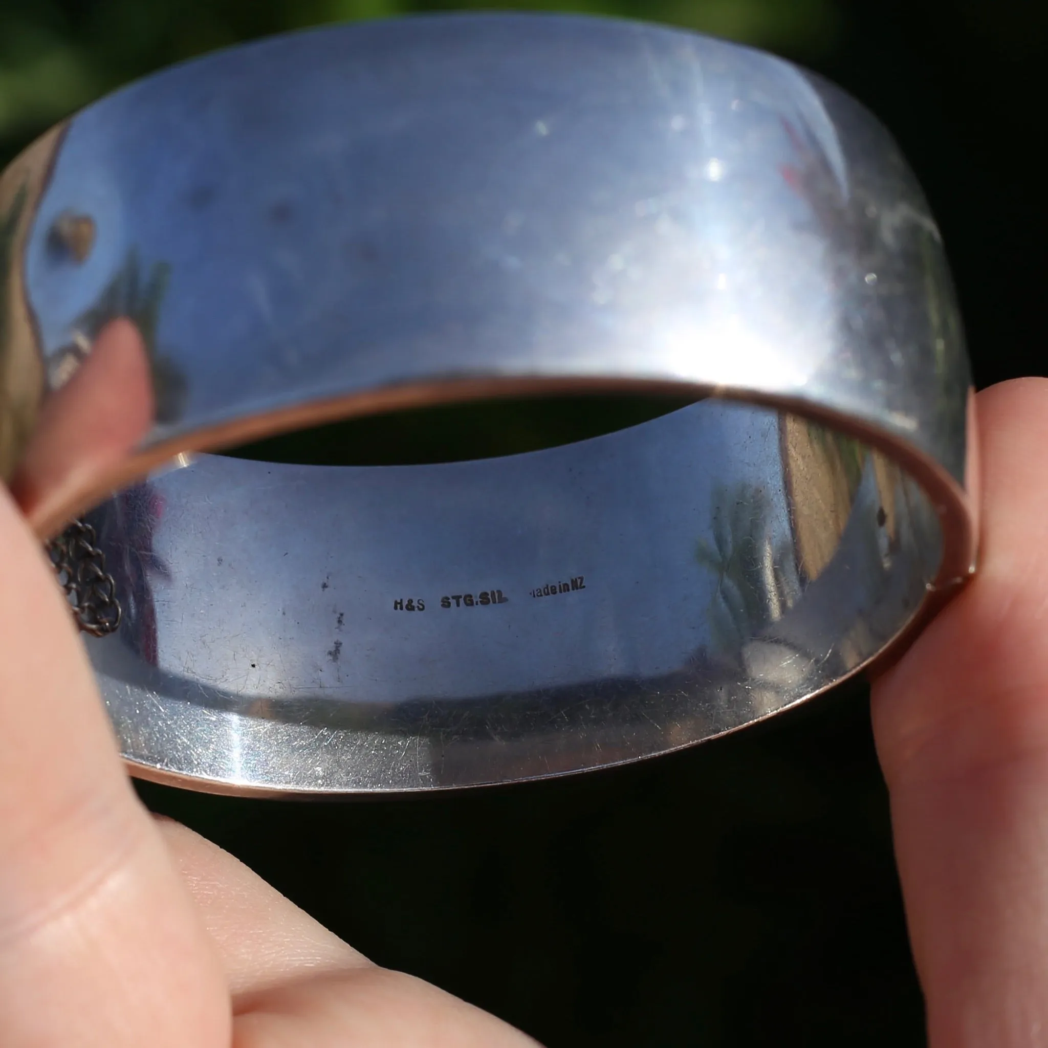 Vintage Hinged New Zealand Engraved Silver Hollow Bangle, Leaf or Fern Design, 25.75mm, 39.5g