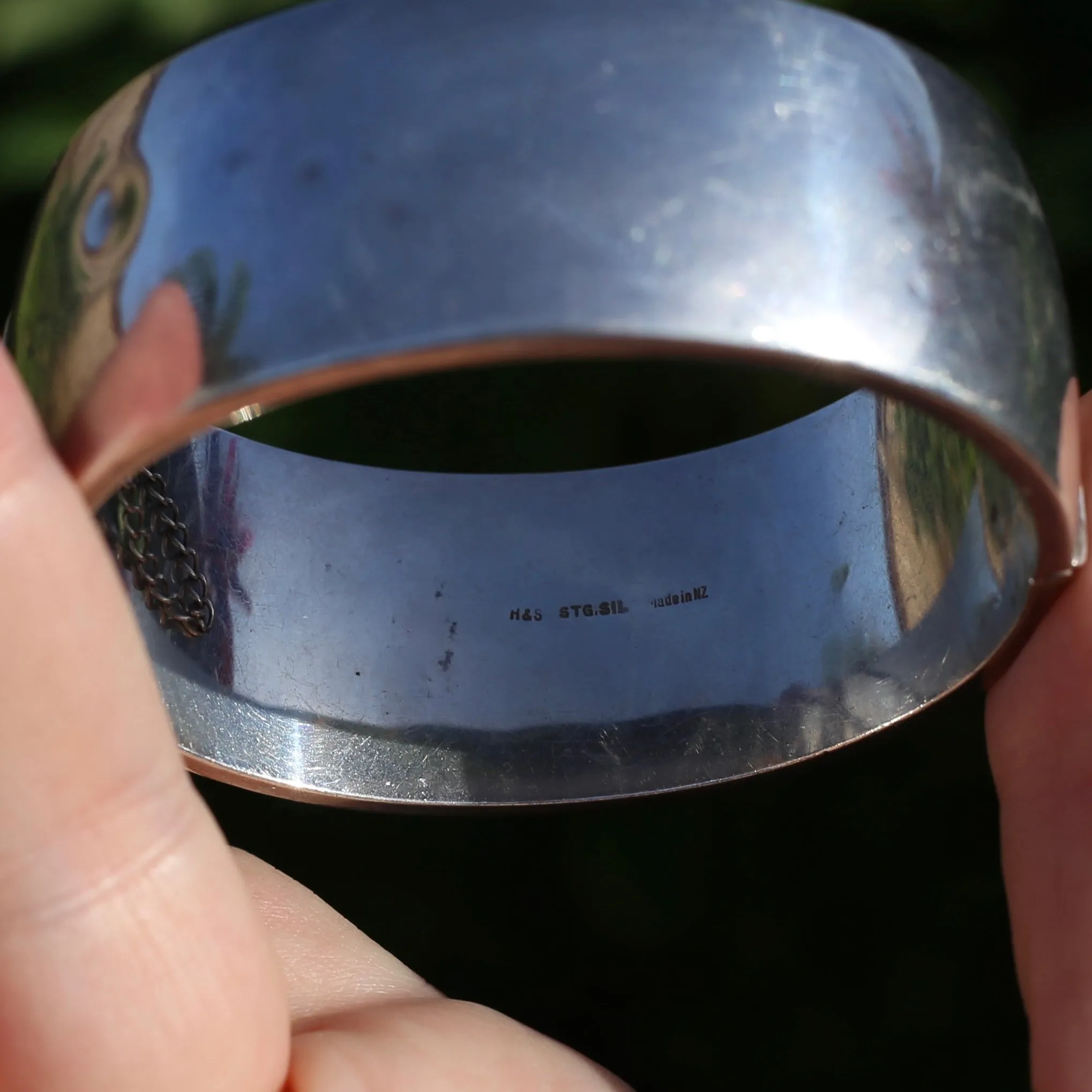 Vintage Hinged New Zealand Engraved Silver Hollow Bangle, Leaf or Fern Design, 25.75mm, 39.5g