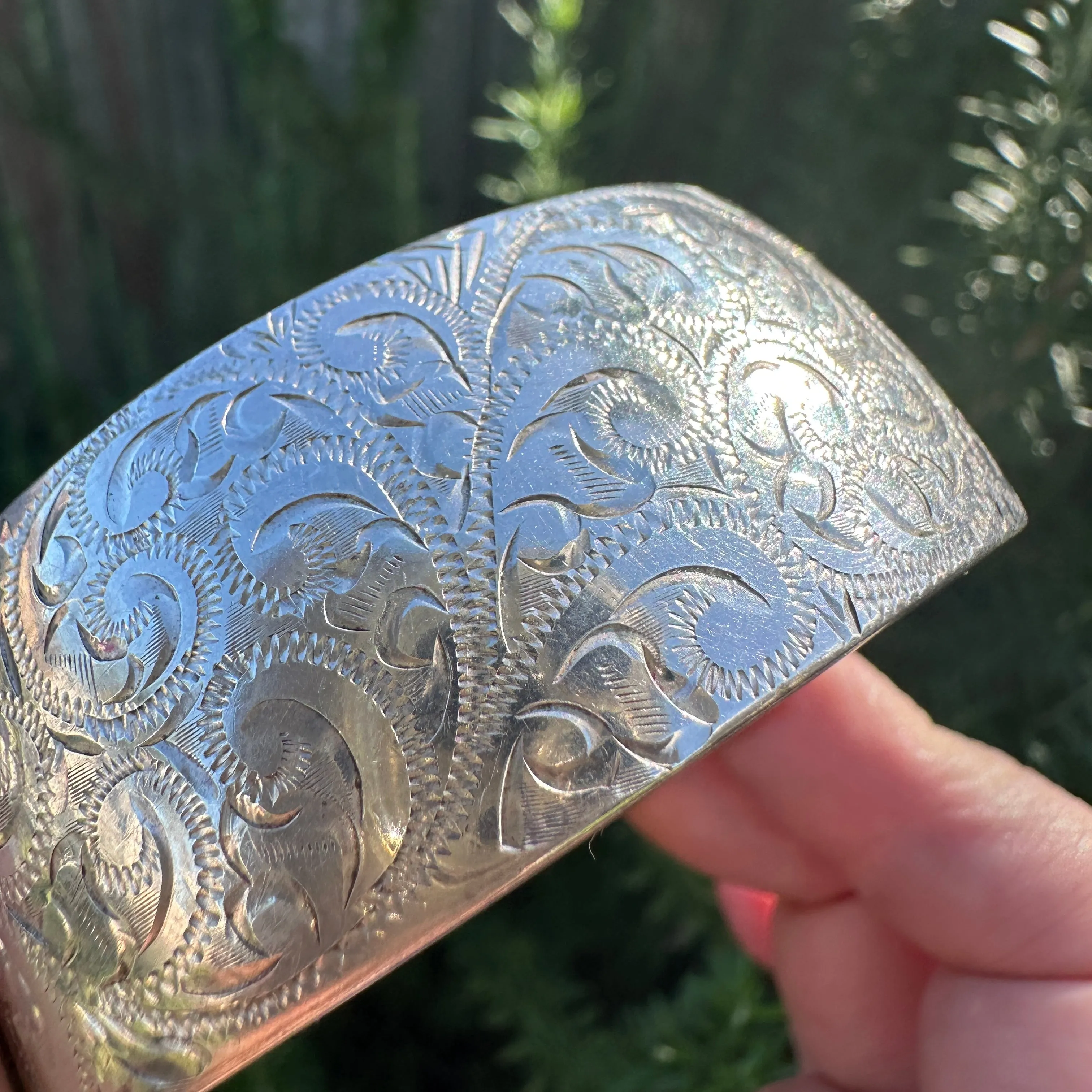 Vintage Hinged New Zealand Engraved Silver Hollow Bangle, Leaf or Fern Design, 25.75mm, 39.5g