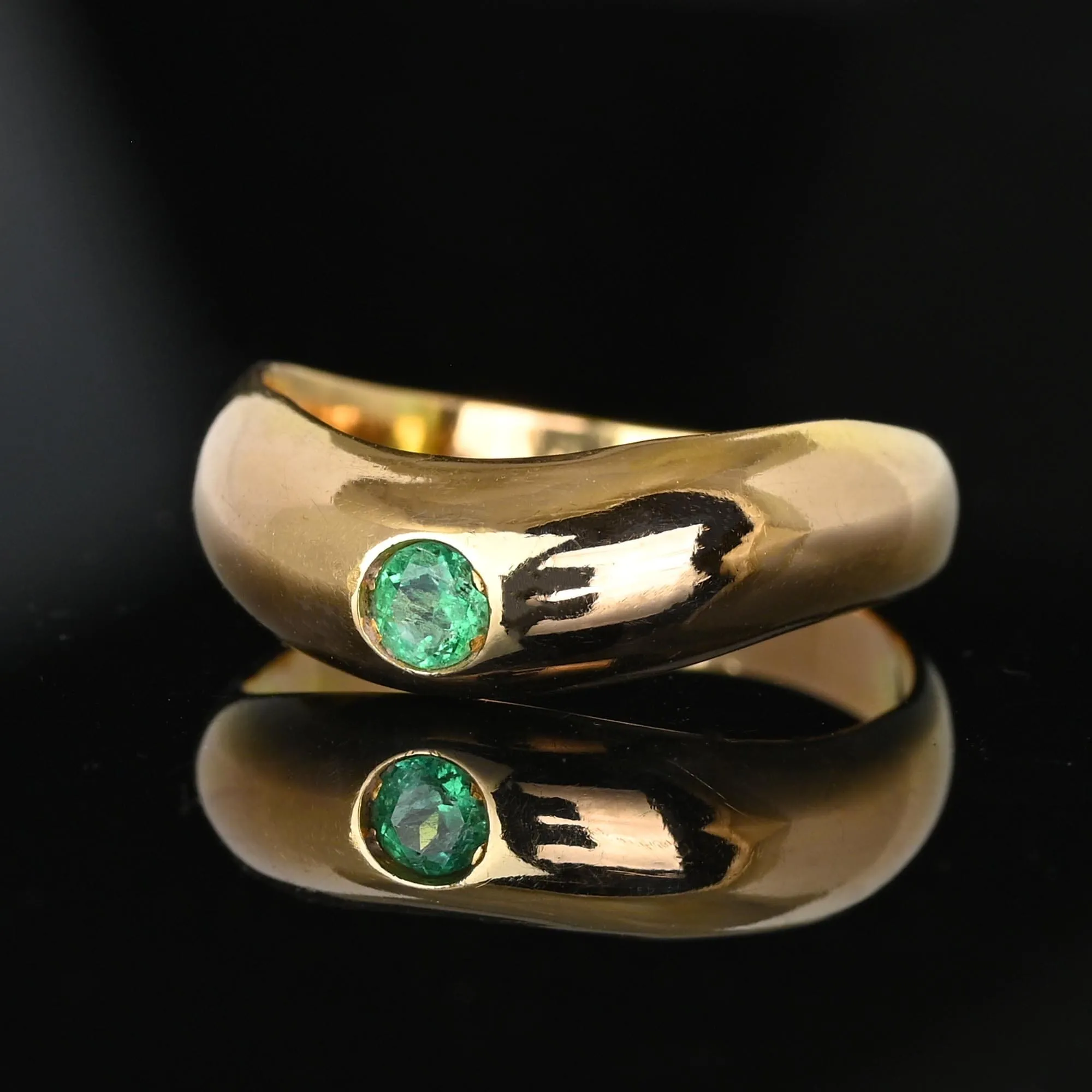 Vintage Wide 18K Gold Chevron Emerald Ring Band