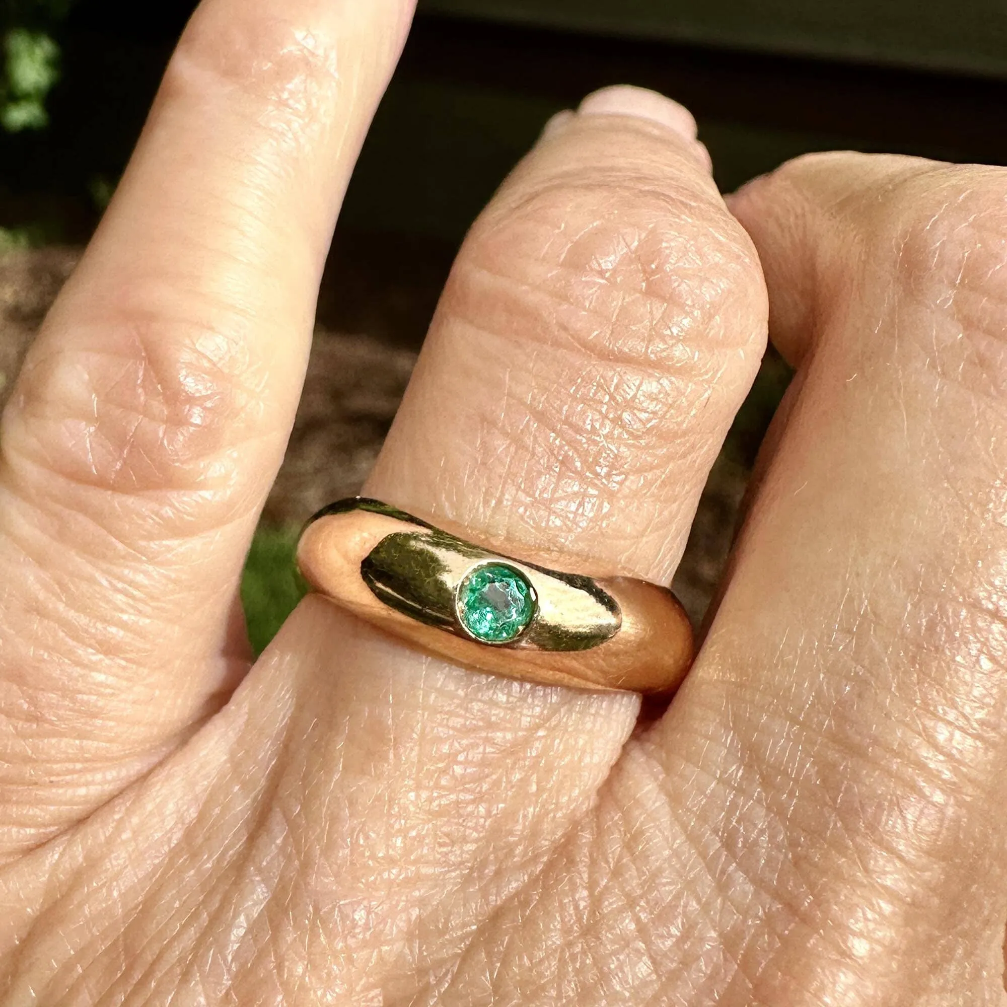 Vintage Wide 18K Gold Chevron Emerald Ring Band