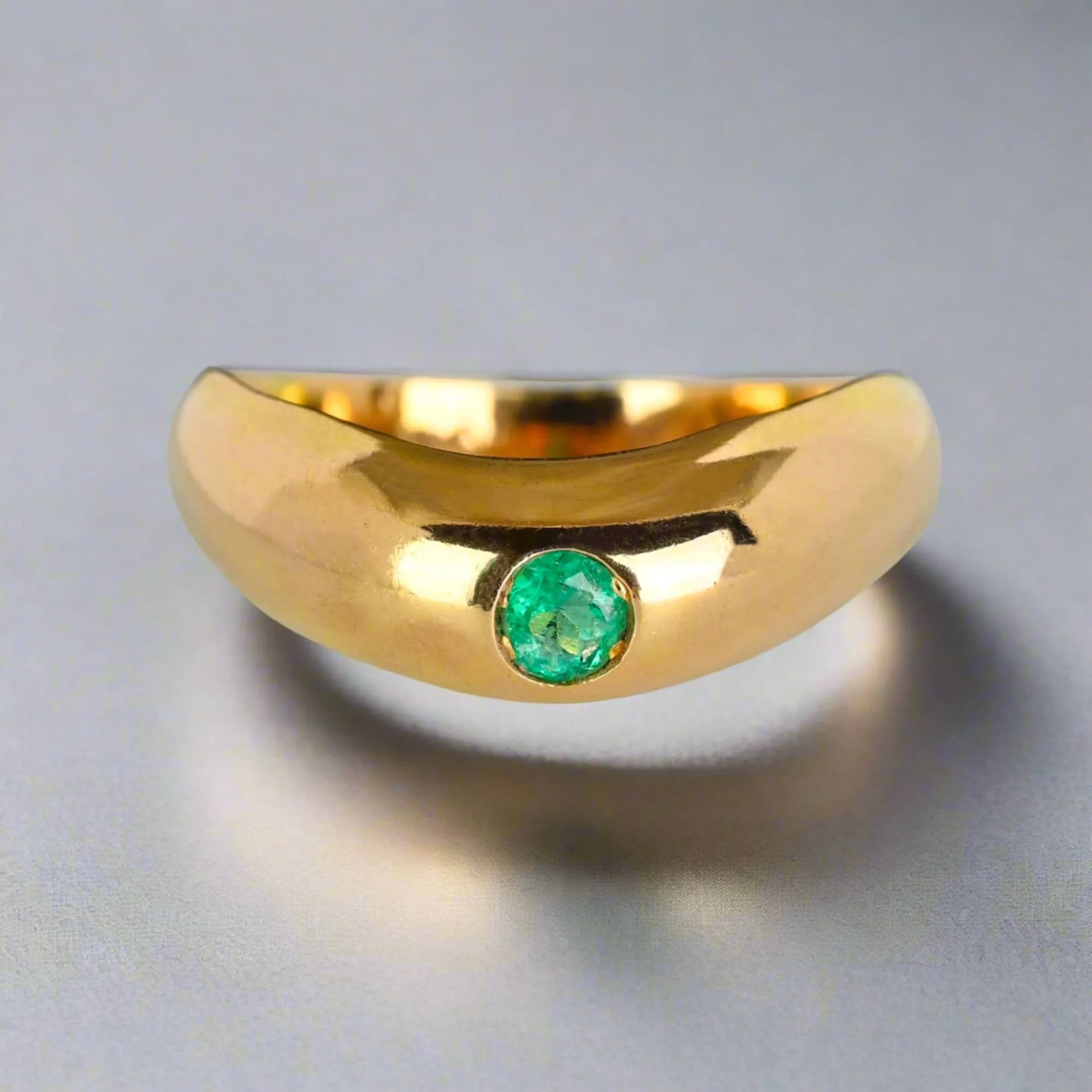 Vintage Wide 18K Gold Chevron Emerald Ring Band