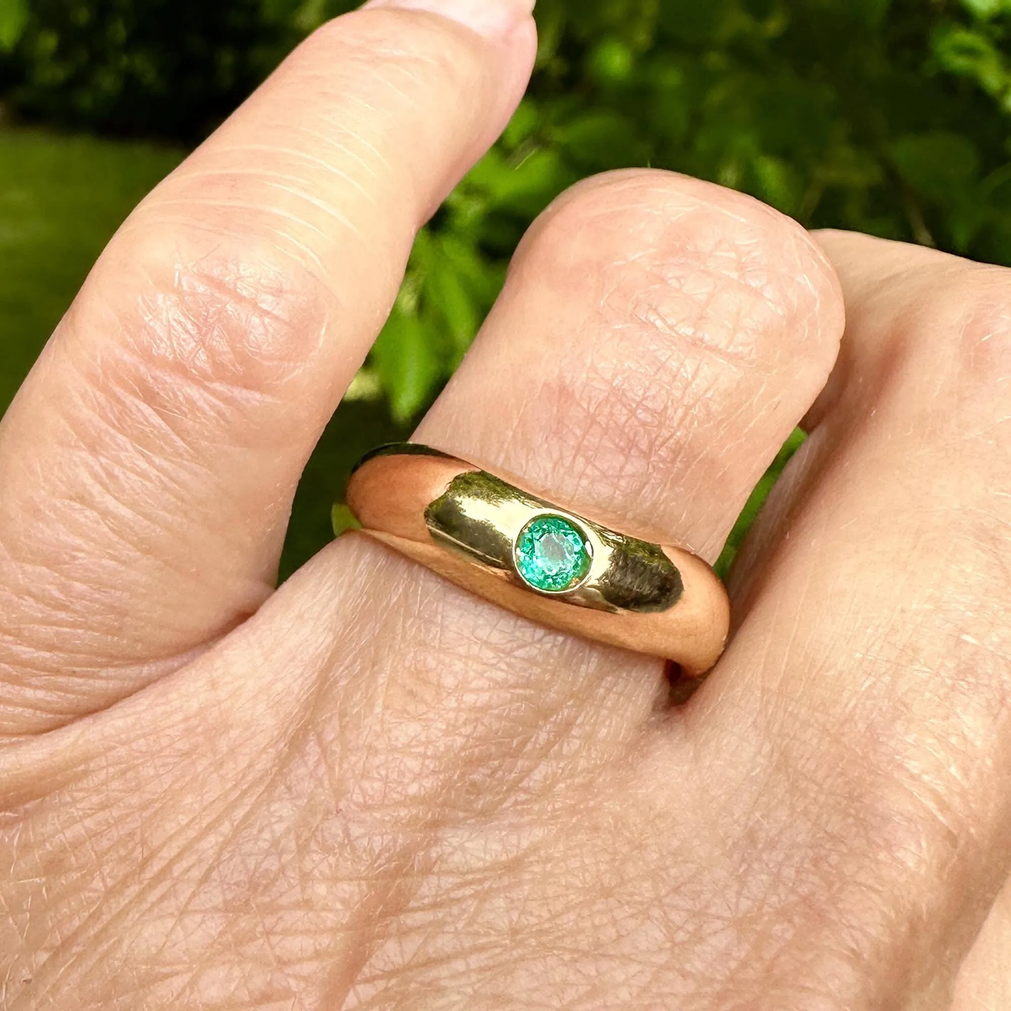 Vintage Wide 18K Gold Chevron Emerald Ring Band